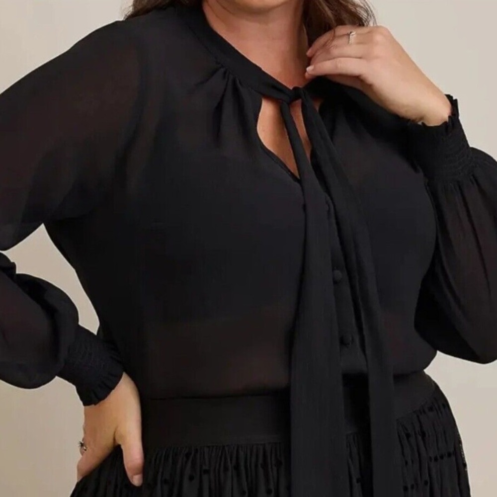 Torrid chiffon bow front button up long sleeve women’s blouse SZ 3X